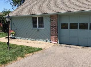 2910 SW Arrowhead Rd, Topeka, KS 66614