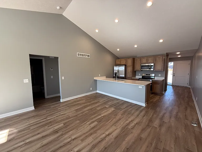 4401 W Frazier Dr — Photo 5
