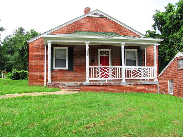 1st image of 223 Pine St