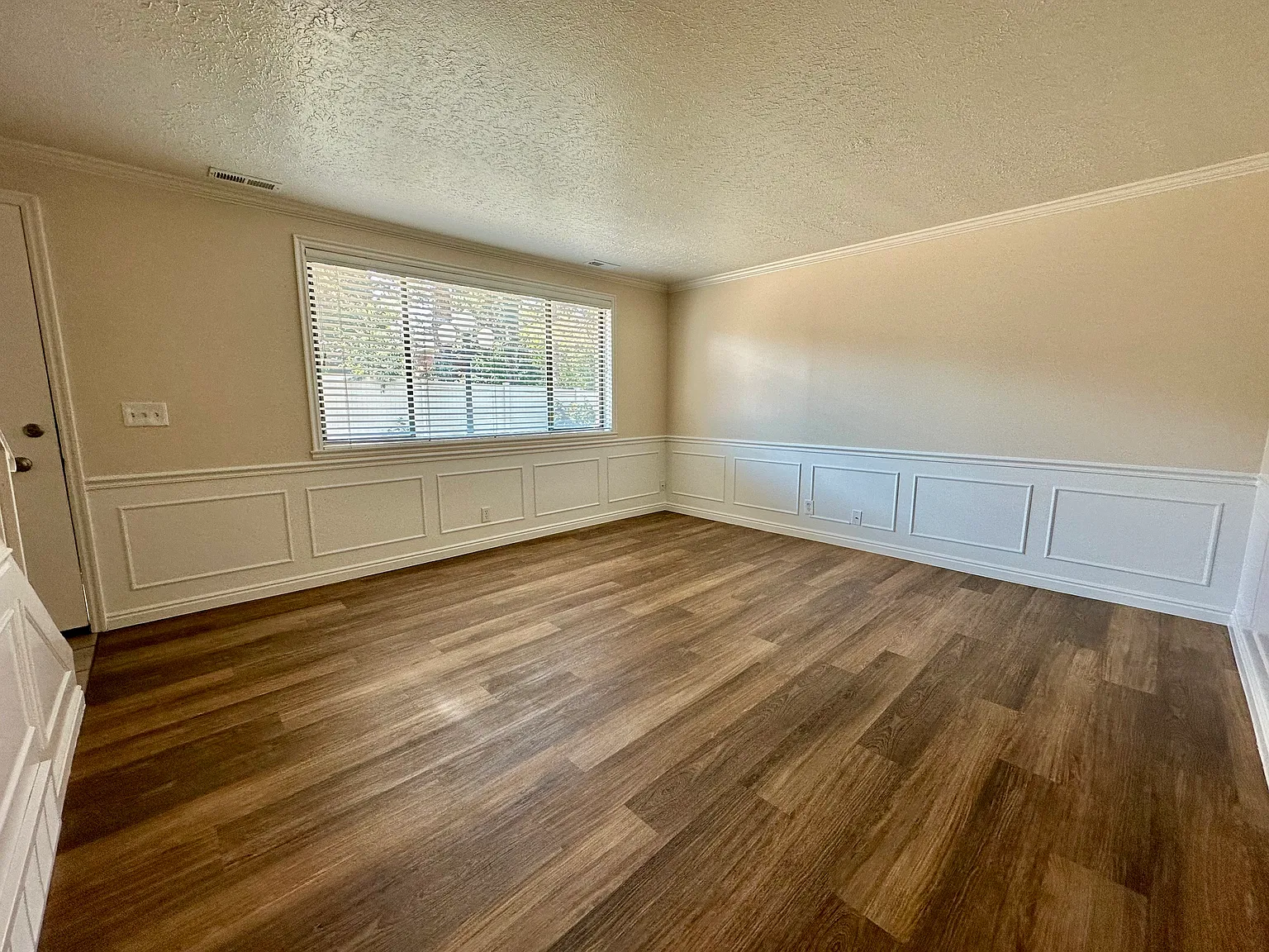 2 bed, 1.5 bath, 1108 sqft, $1,725 — Photo 3