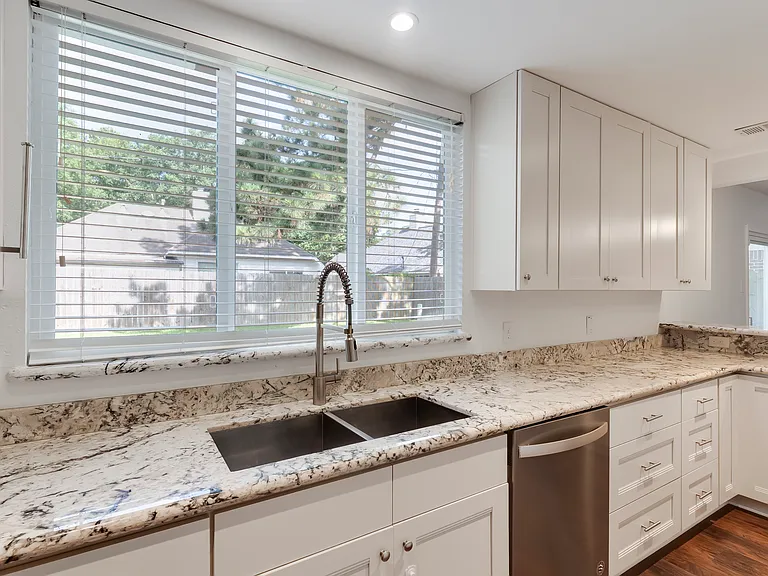16215 Hollow Rock Dr — Photo 31