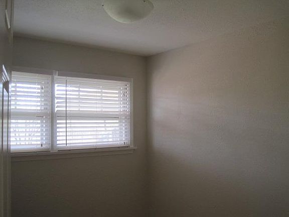 5th image of 2063 Lark Dr