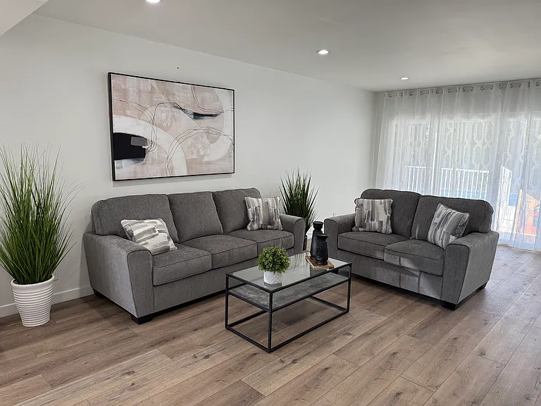 6053 Wilkinson Ave — Photo 18