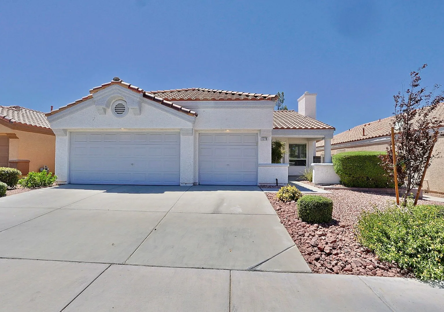 Charming Single-Story Home with 3-Car Garage Great Location! — Photo 1