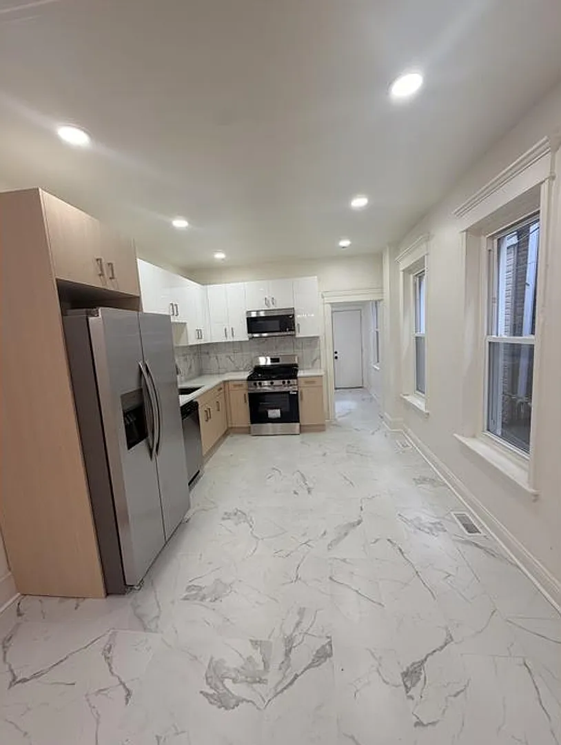 3838 Cambridge St. 4 bedrooms, 1.5 bathrooms House — Photo 3