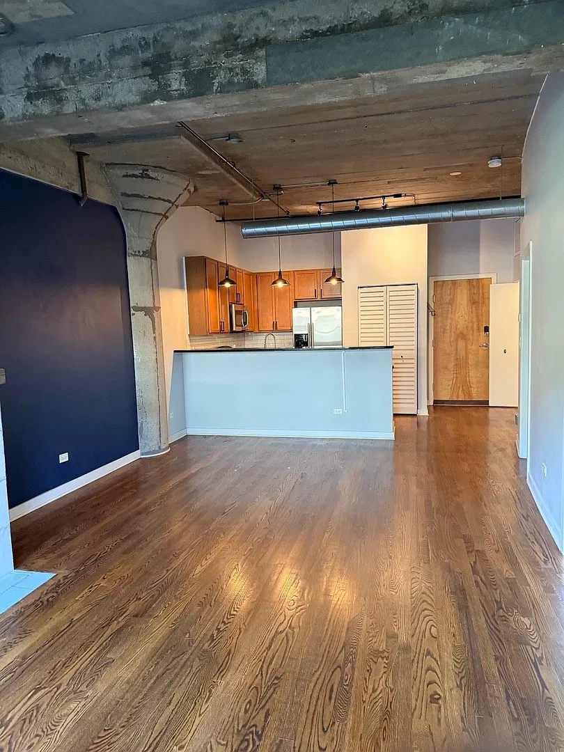 2 bed, 840 sqft, $2,300 — Photo 3