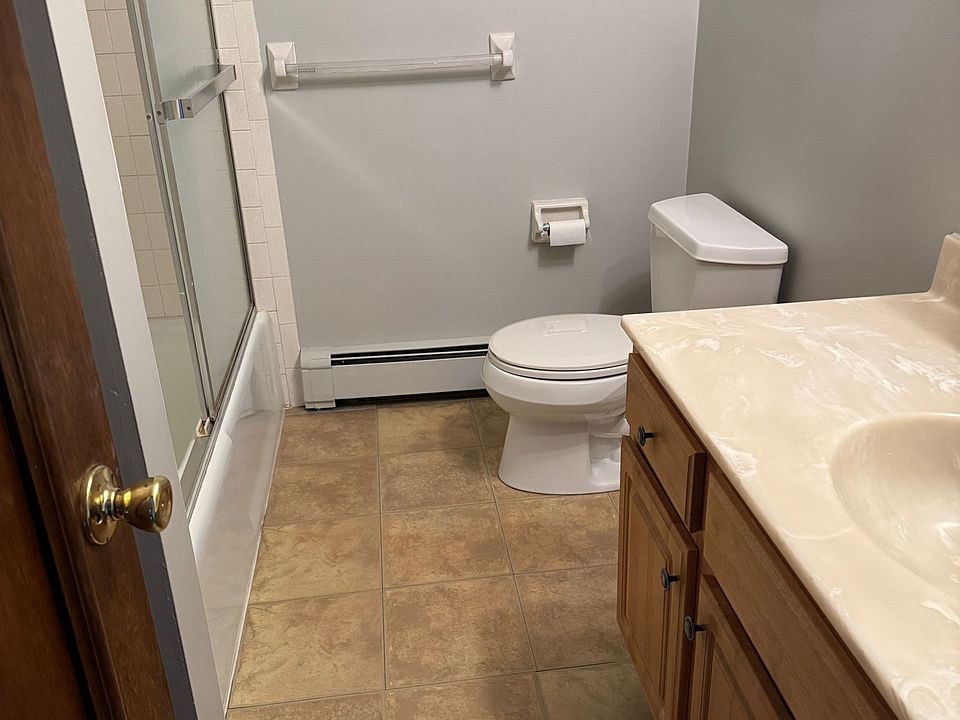 1st image of 180 Prince Dr #2