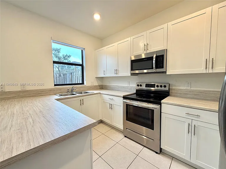 21050 NE 8th Ave — Photo 10