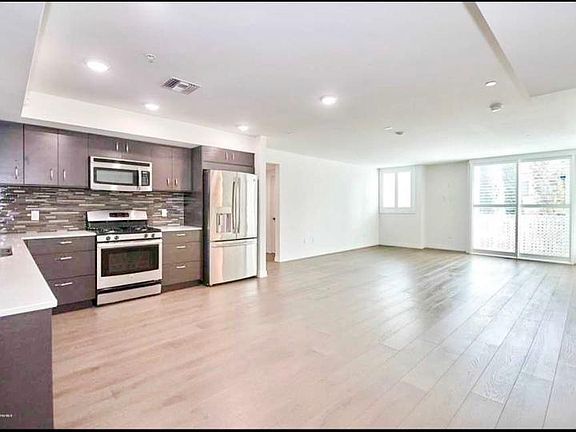 3rd image of 5818 Whitsett Ave #203