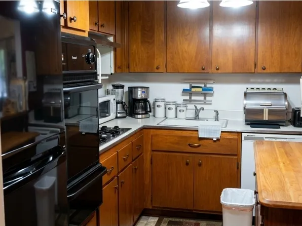 1270 East 51st Street image 1 of 4