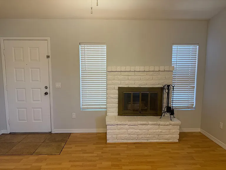 2527 S Maple Ave #102 — Photo 22