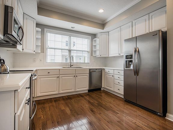 2nd image of 5247 Hanover Close