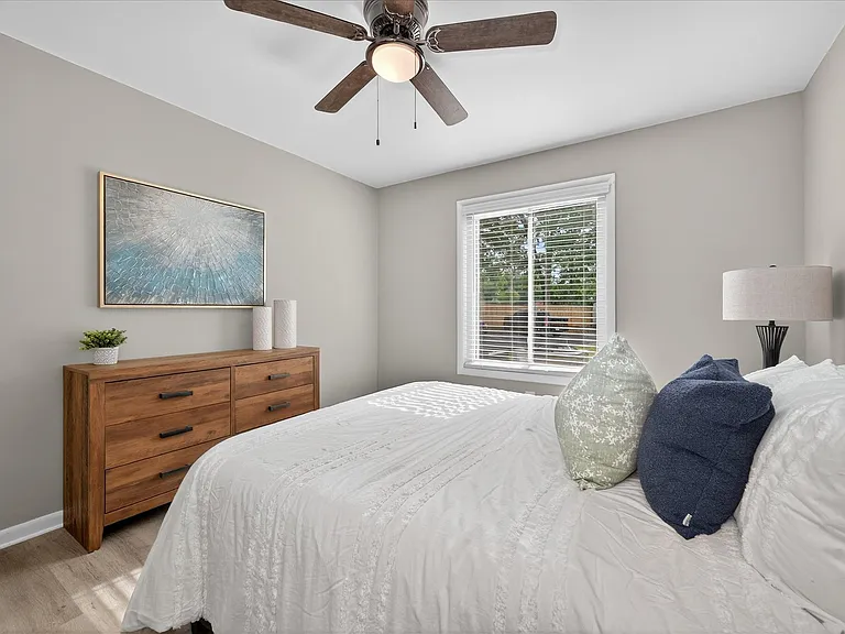 The Grove Apartments — Photo 15