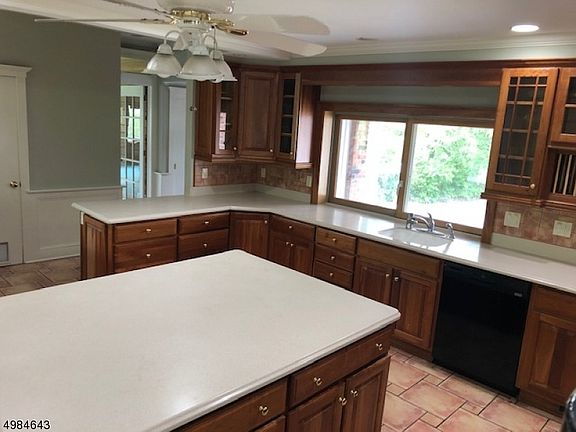 3rd image of 334 Mountain Ave