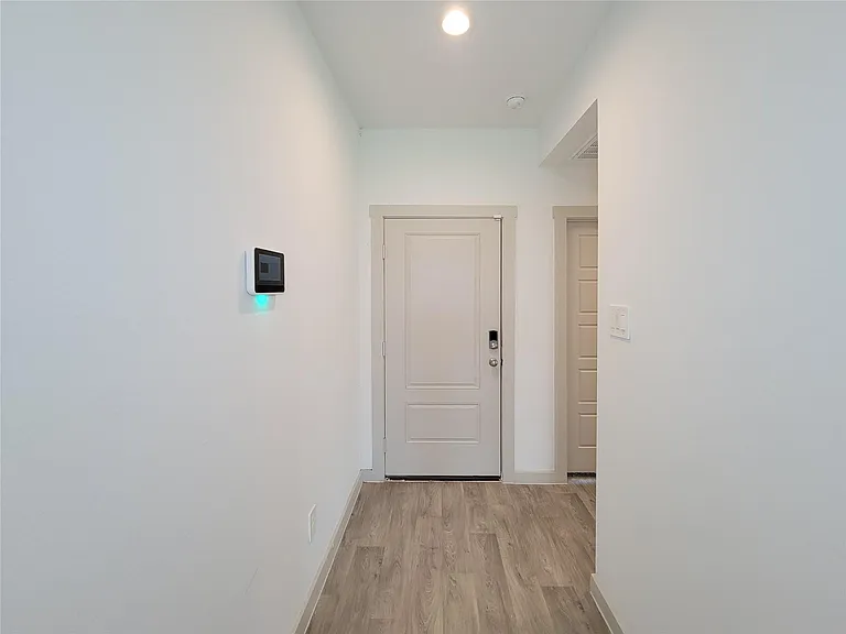 7919 Grey Wolfe Ln — Photo 3
