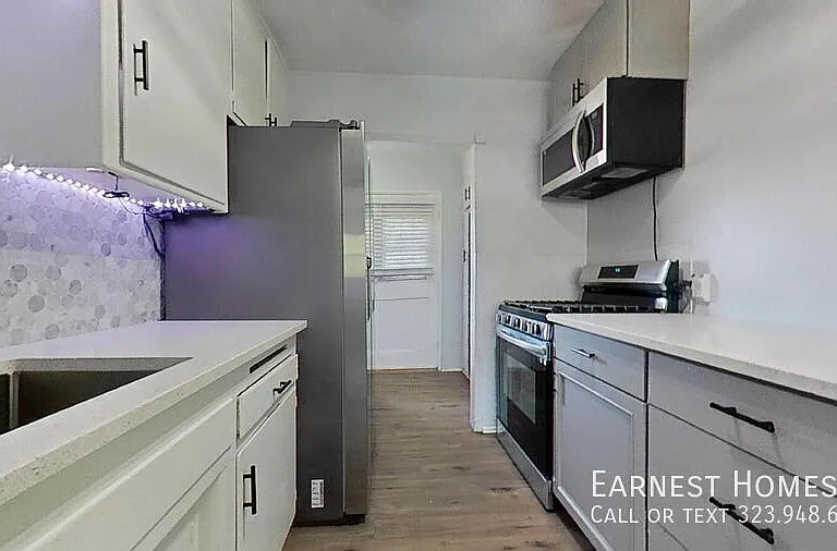 15544 Romar St — Photo 8