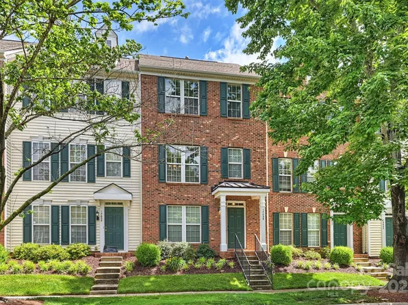 15639 Sir Charles Pl, Charlotte, NC 28277