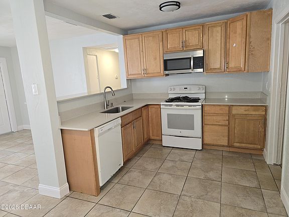 2nd image of 925 School St