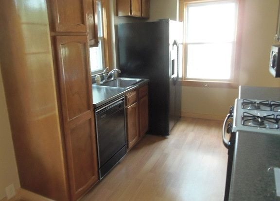 3rd image of 1828 Orchard St
