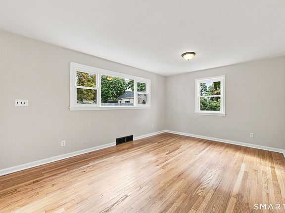 4th image of 23 Leaf Avenue