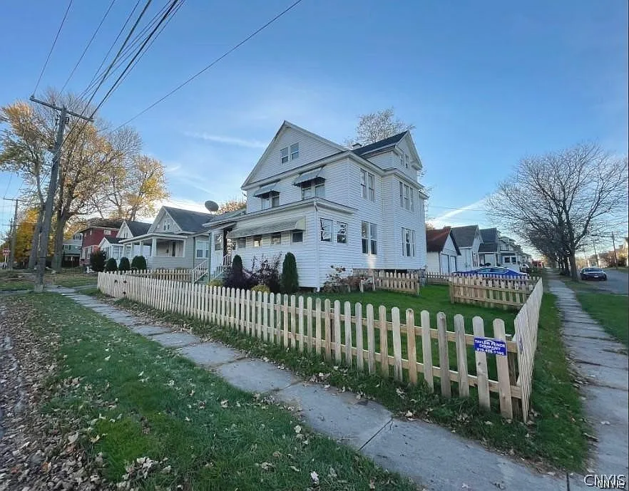 2 bed, 1.0 bath, 816 sqft, $1,000 — Photo 1
