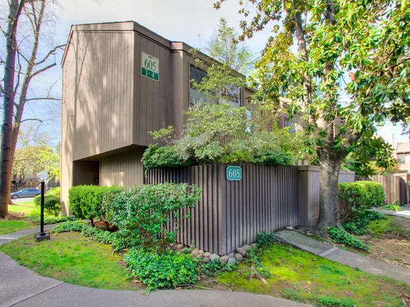 605 Woodside Sierra Unit 2, Sacramento, CA 95825
