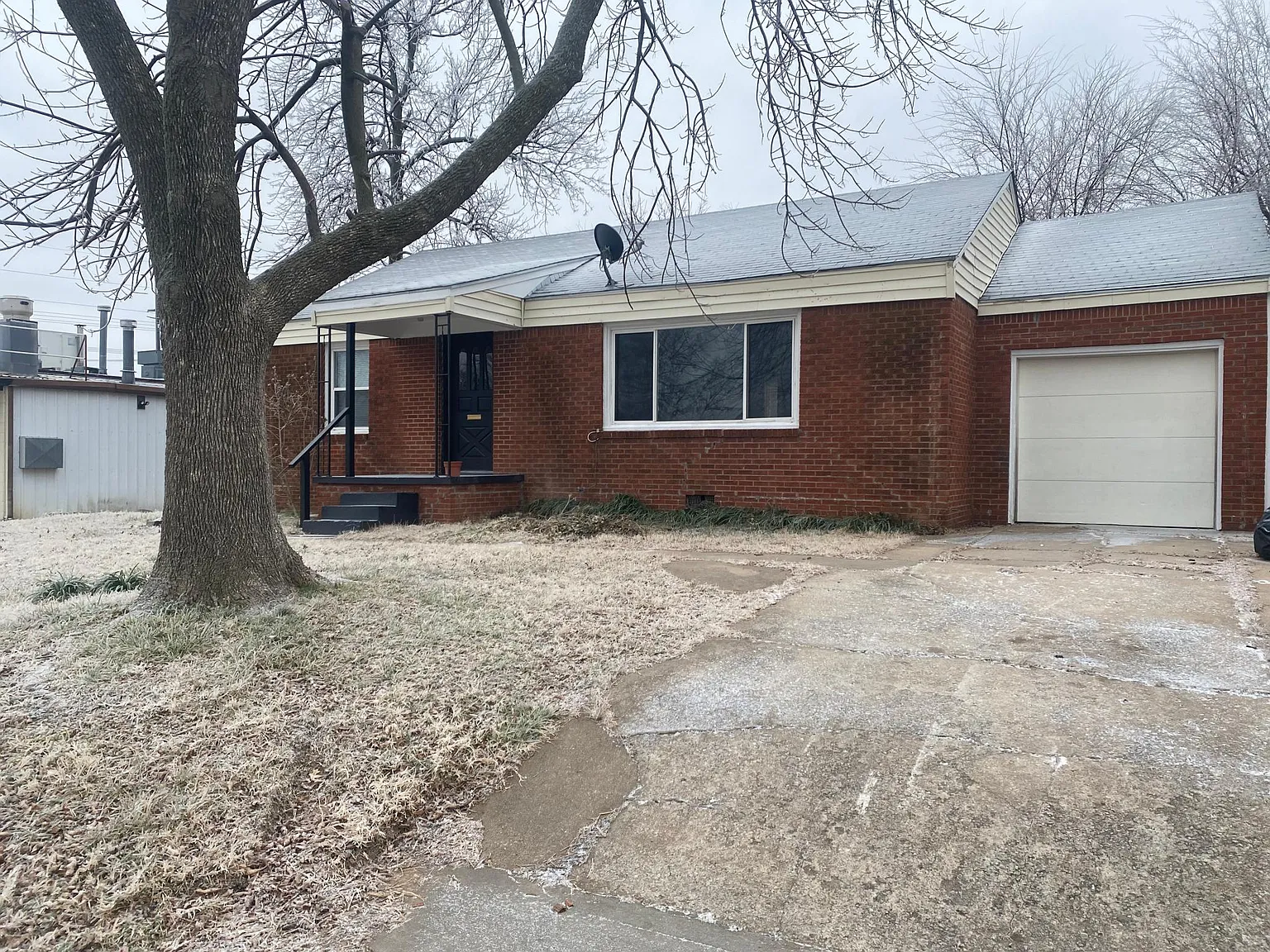 3 bed, 1232 sqft, $1,300 — Photo 2