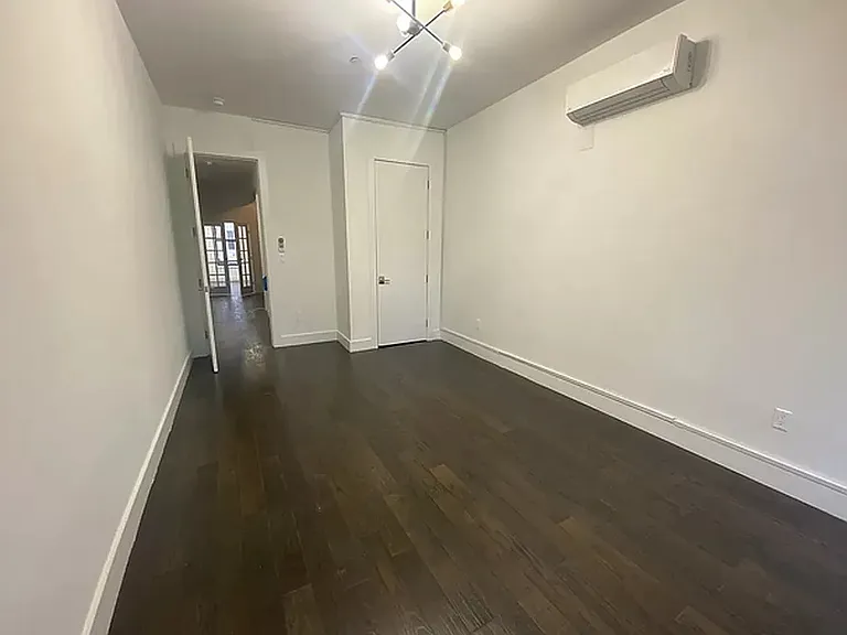 1114 Halsey St #2L — Photo 5