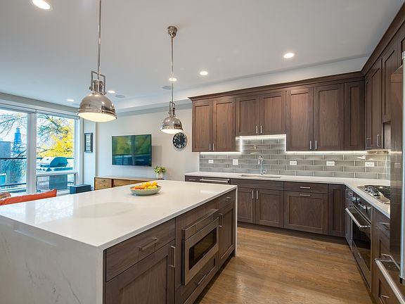 2nd image of 520 N Oakley Ave #2