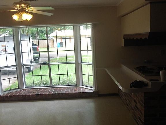 4th image of 4011 South Dr