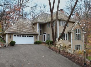5 Sparrow Ln, North Oaks, MN 55127