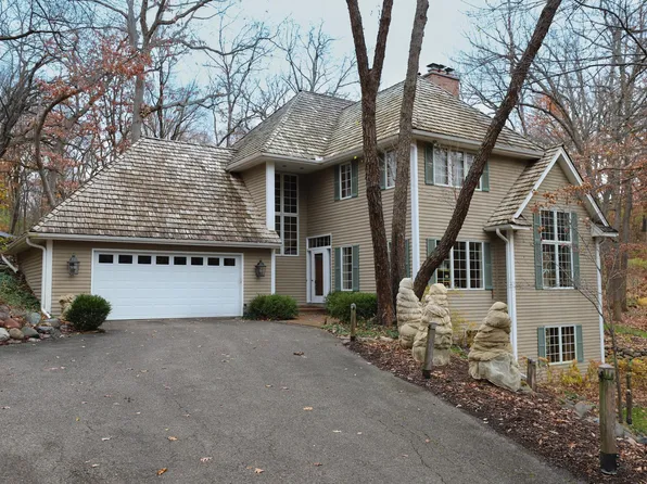 5 Sparrow Ln, North Oaks, MN 55127