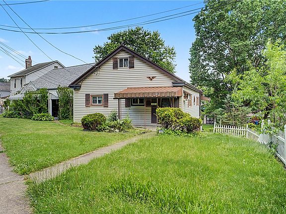 4th image of 212 Singer Ave