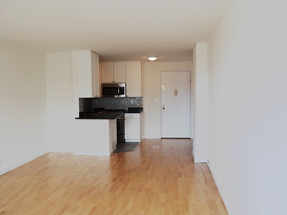 3rd image of 61 Jane St APT 9G