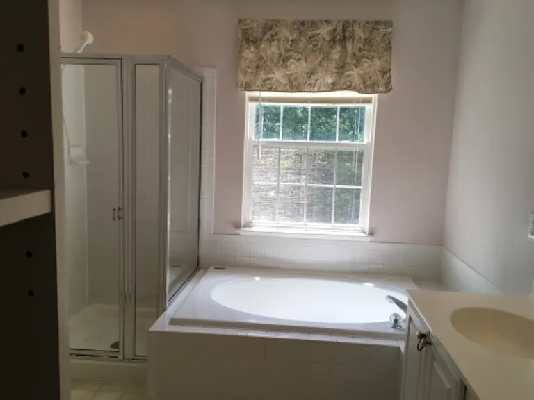8701 Rochelle Dr — Photo 14