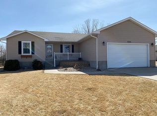 205 Centura Hills Dr, Cairo, NE 68824