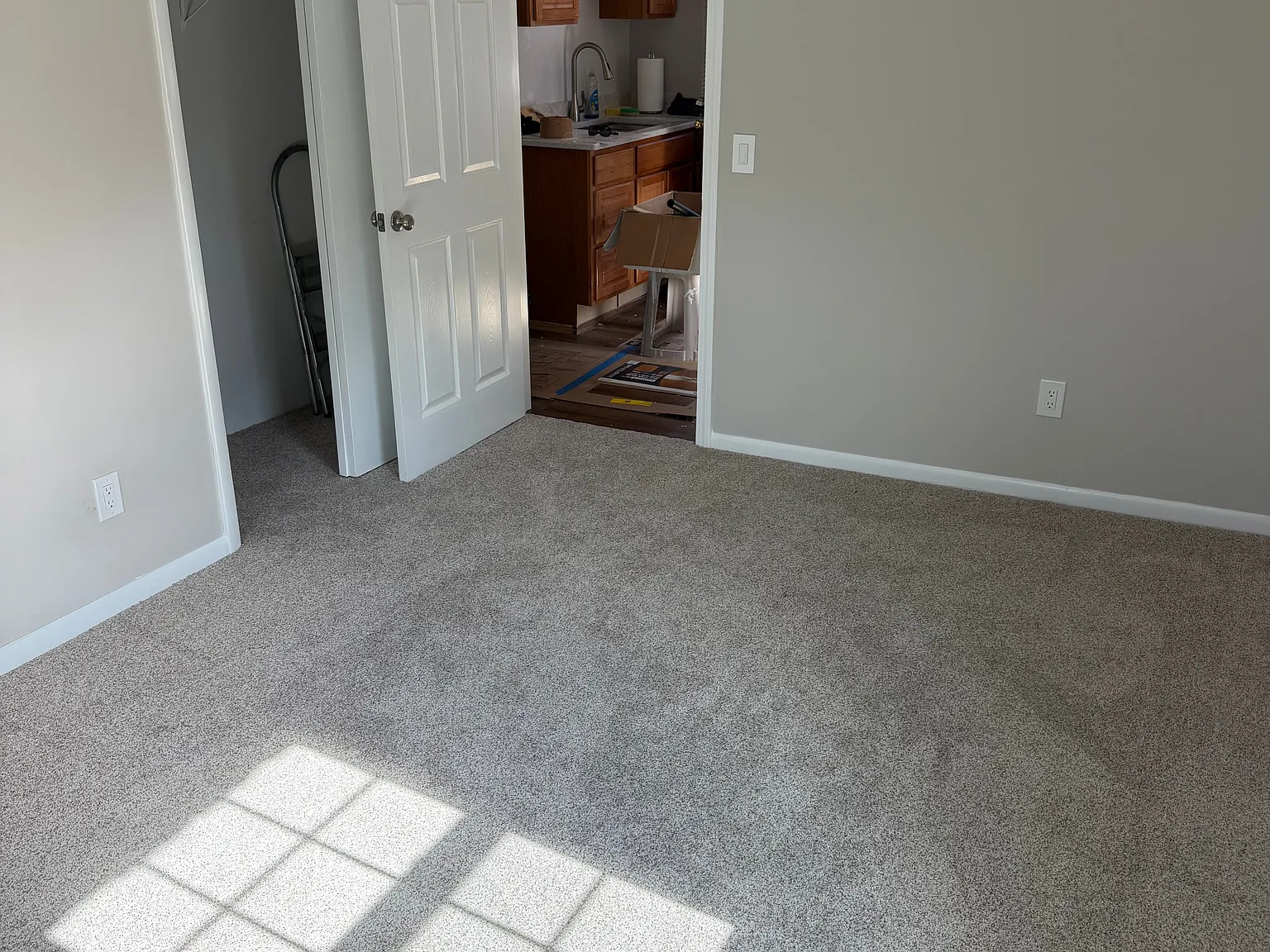 2 bed, 750 sqft, $2,400 — Photo 4