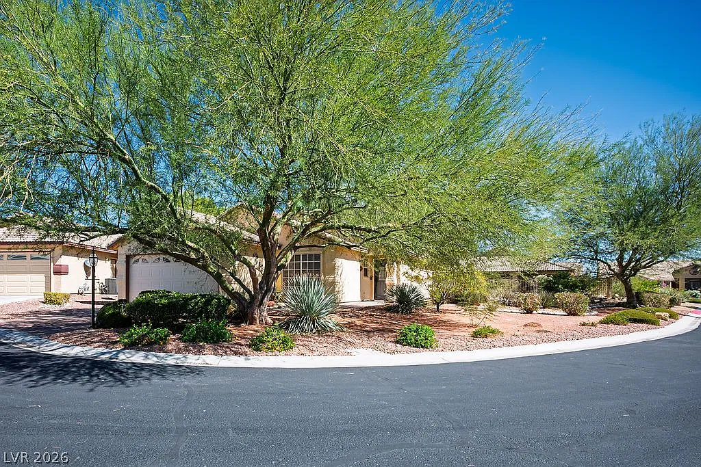3 bed, 2.0 bath, 1625 sqft, $1,895 — Photo 1