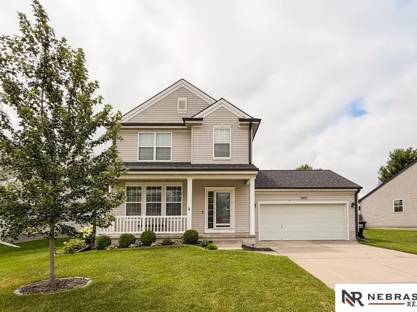 2112 S Mineral Dr, Papillion, NE 68046