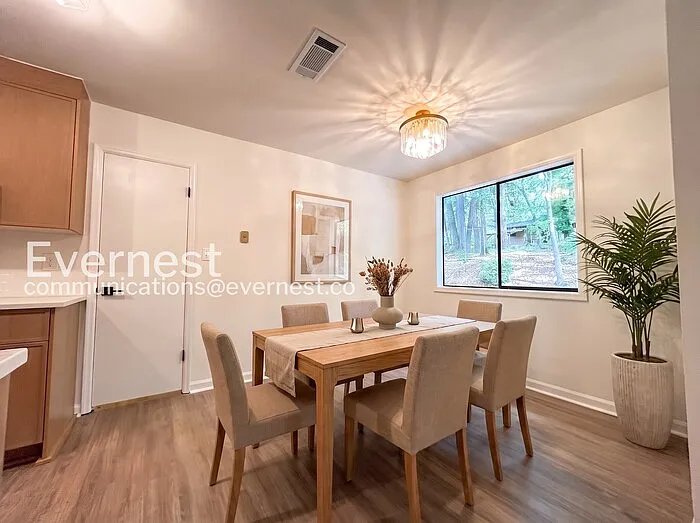 3 bed, 2.0 bath, 1900 sqft, $2,950 — Photo 4