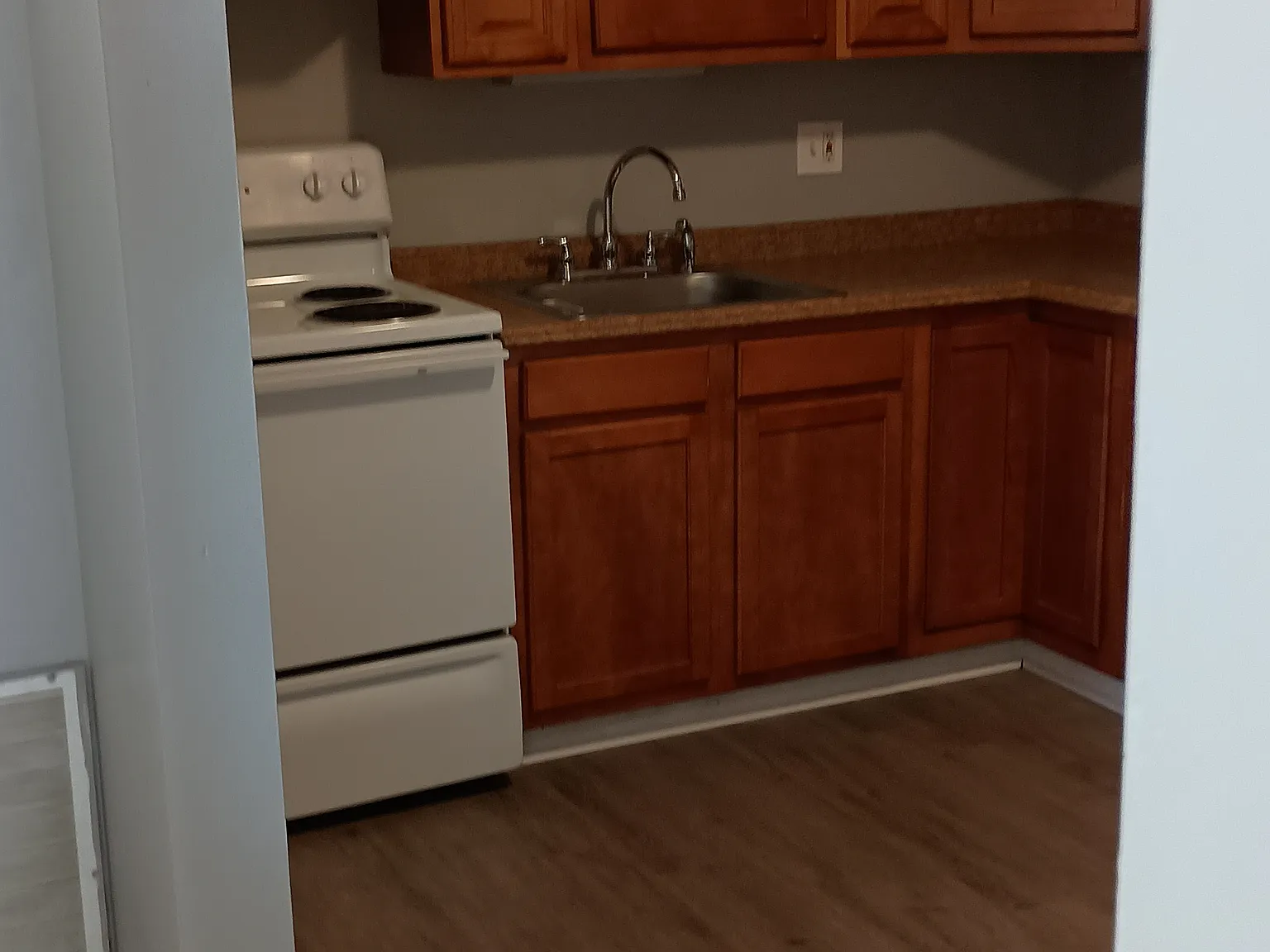 1 bed, 1.5 bath, 650 sqft, $1,100 — Photo 1