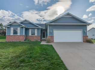 264 Creekwood Cir, Linden, MI 48451