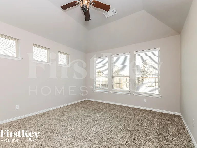 1208 Caney Creek Ln — Photo 8