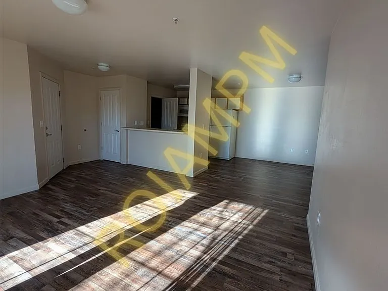 256 W 3rd St — Photo 1