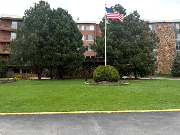 16 E Old Willow Rd APT 404S, Prospect Heights, IL 60070