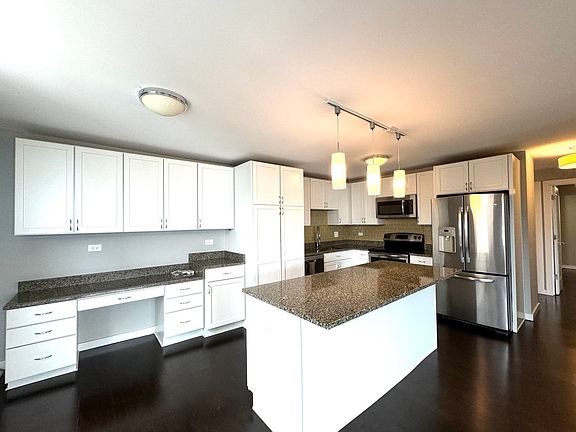 5th image of 3033 N Sheridan Rd APT 1505