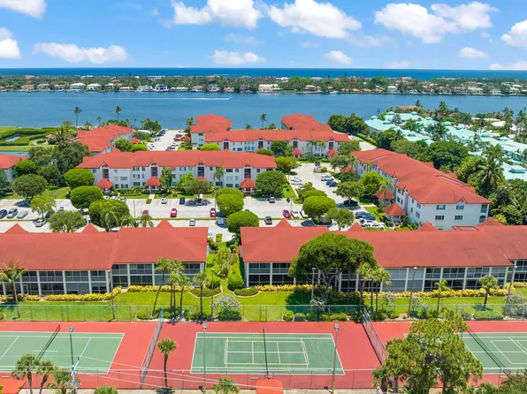 103 Half Moon Circle #D2, Hypoluxo, FL 33462