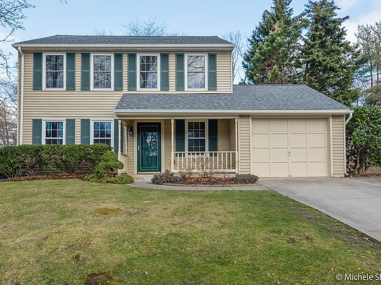 272 Yale Ct — Photo 41
