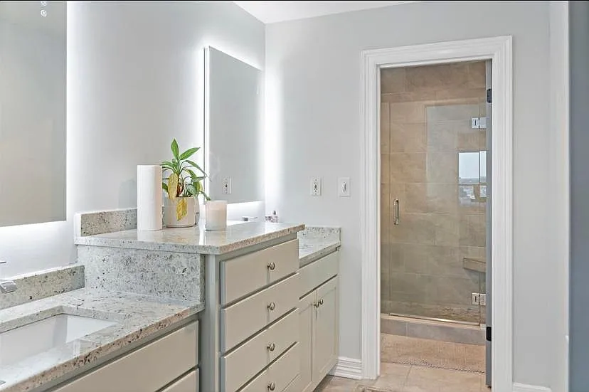 655 Riverside Dr — Photo 2