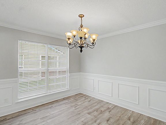 4th image of 624 Amhearst Row